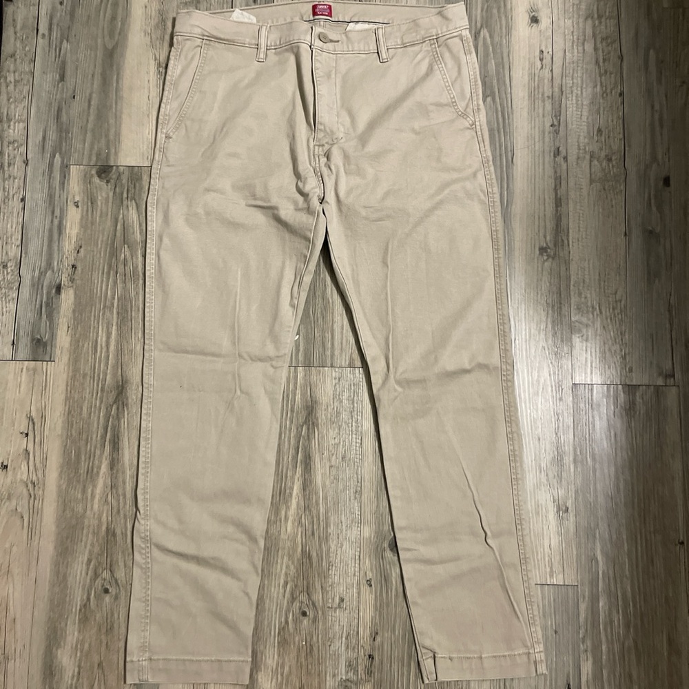 Men's Levi’s Khaki Chino Pants